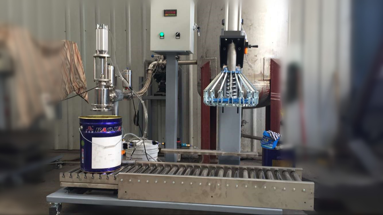 Liquid filling and capping machine