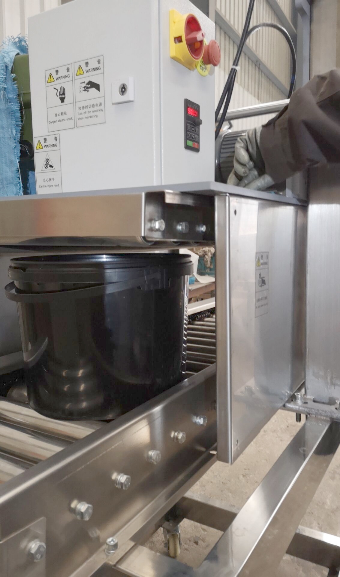 DMZ-ZYG-1FX  Plastic pail capping machine