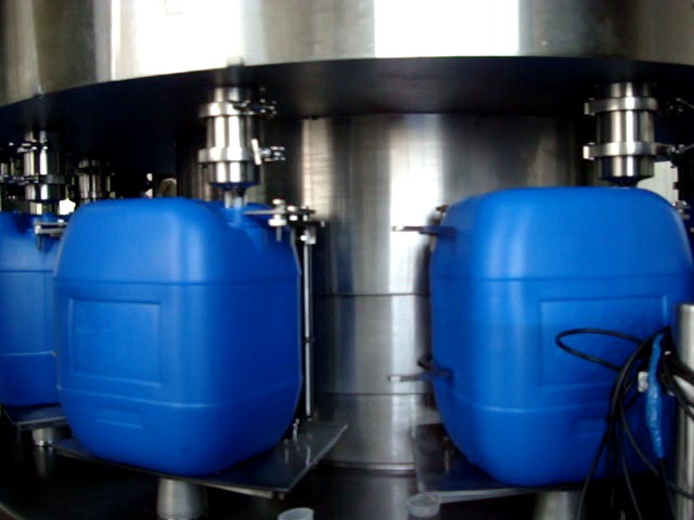 自动称重回转灌装机